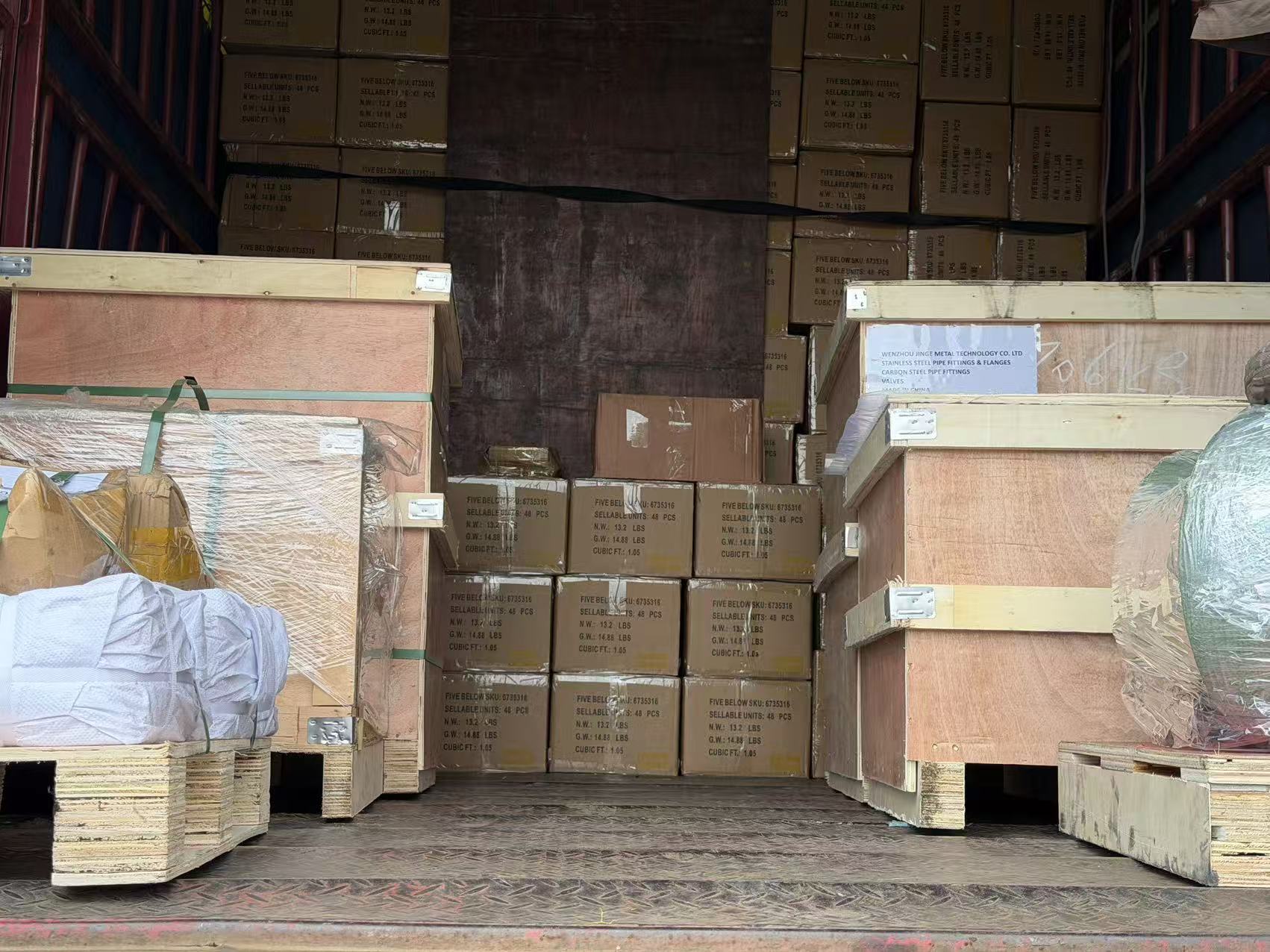 يتم شحن منتجات الأنابيب الصناعية الشاملة إلى فيتنام - توريد شامل للعملاء العالميين